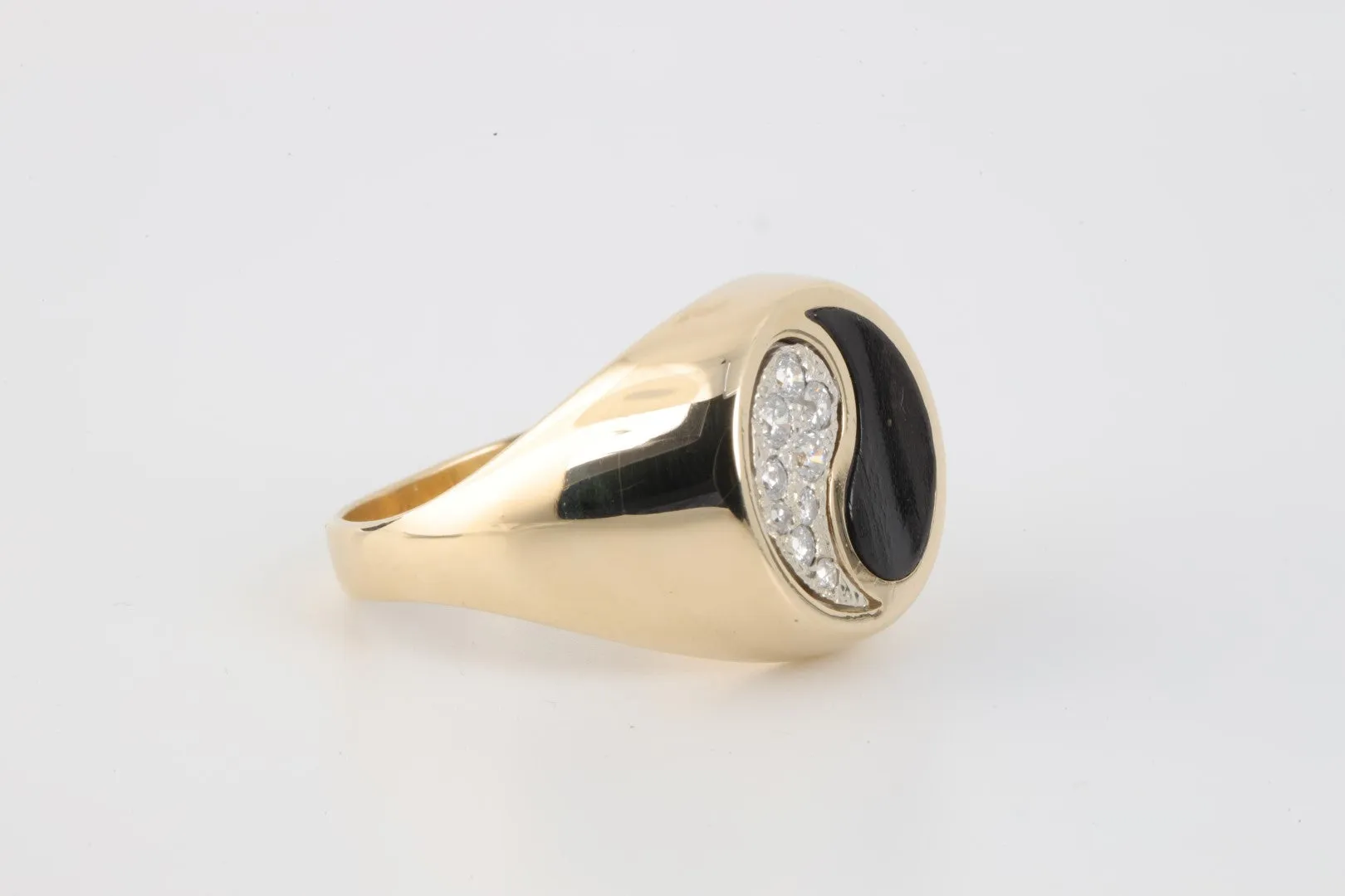 14k Yellow Gold Onyx & 0.25tcw Diamond Ring Size 11.25 (9.16g.)