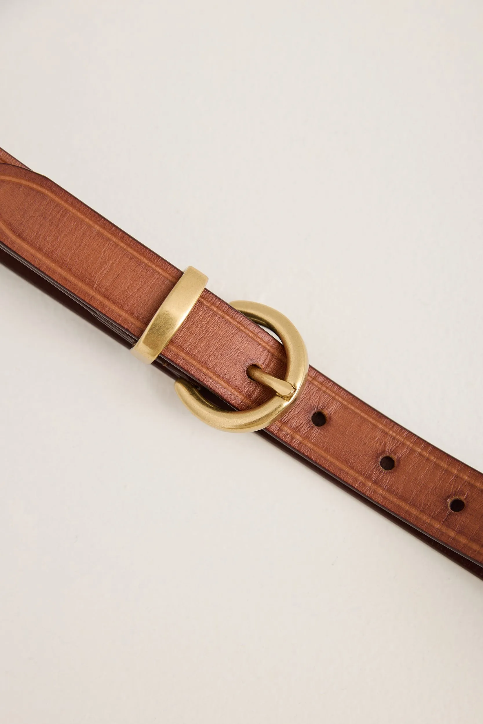 Classic belt with round buckle