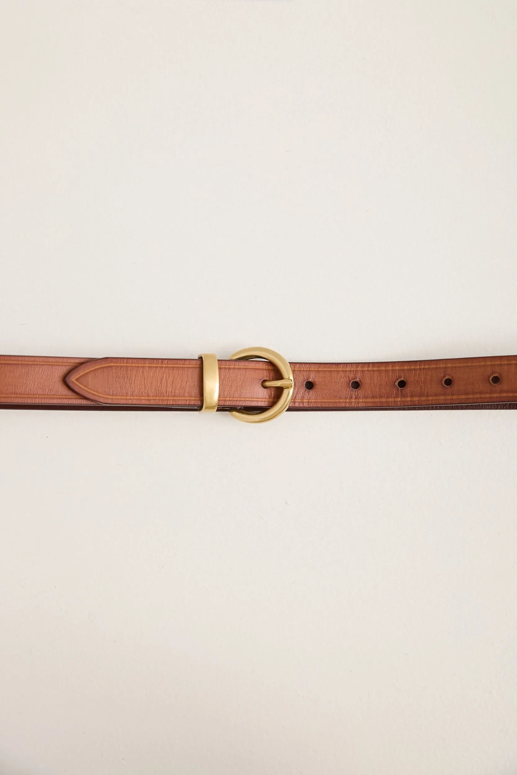 Classic belt with round buckle