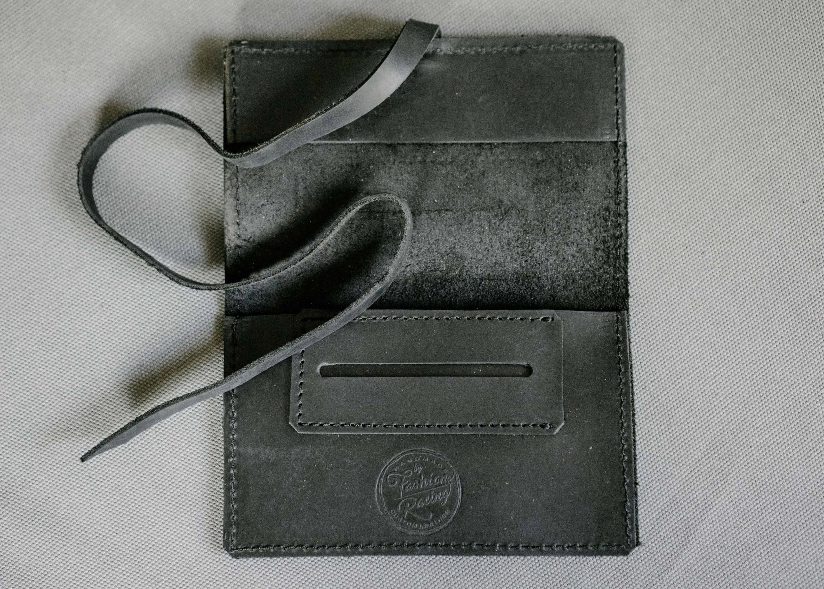 Rolling tobacco pouch | Tobacco joke in black or brown leather